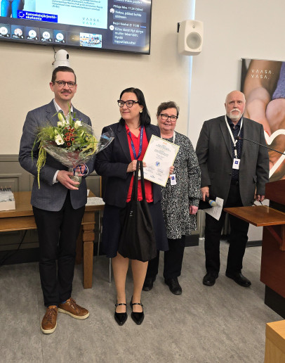 Vasa stads representanter och jurys representanter. Prisutdelning.