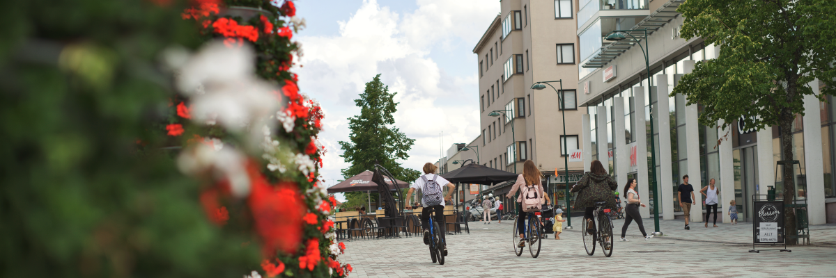 Gågata i Jakobstad. Kävelykatu Pietarsaaressa.