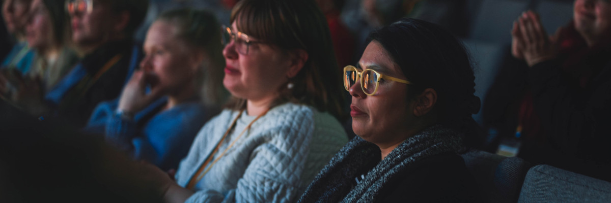 Barnkulturforumet samlar barnkulturens sakkunniga och aktörer. Lastenkulttuurifoorumi 2025 kokoaa valtakunnallisesti lastenkulttuurin asiantuntijat ja tekijät yhteen.